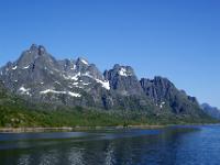 Rørhoptindan und schroffe Gipfel  am Raftsund - Lofoten
